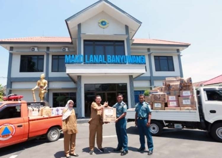Bantuan kemanusiaan Pemkab Banyuwangi bagi rakyat Gaza di Palestina yang dikirim melalui Mako Lanal Banyuwangi, Senin (13/11/2023)(blok-a.com/Kuryanto).