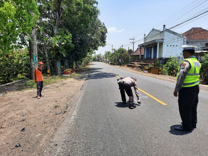 Lokasi lakalantas antara Mobil Toyota Avanza lawan sepeda motor Honda Beat, Jalan Raya Jember - Banyuwangi, depan rumah bu sur, masuk Dusun Wadung Kamidin, Desa Tulungrejo. Glenmore, Banyuwangi, Senin (6/11/2023).(blok-a.com/Kuryanto)