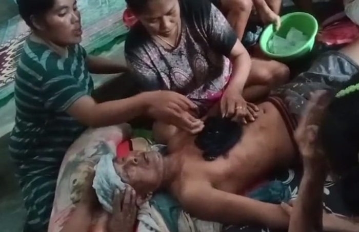 Subahri mengalami patah tulang rusuk akibat diseruduk sapi mengamuk, Rabu (22/11/2023).(blok-a.com/Kuryanto)