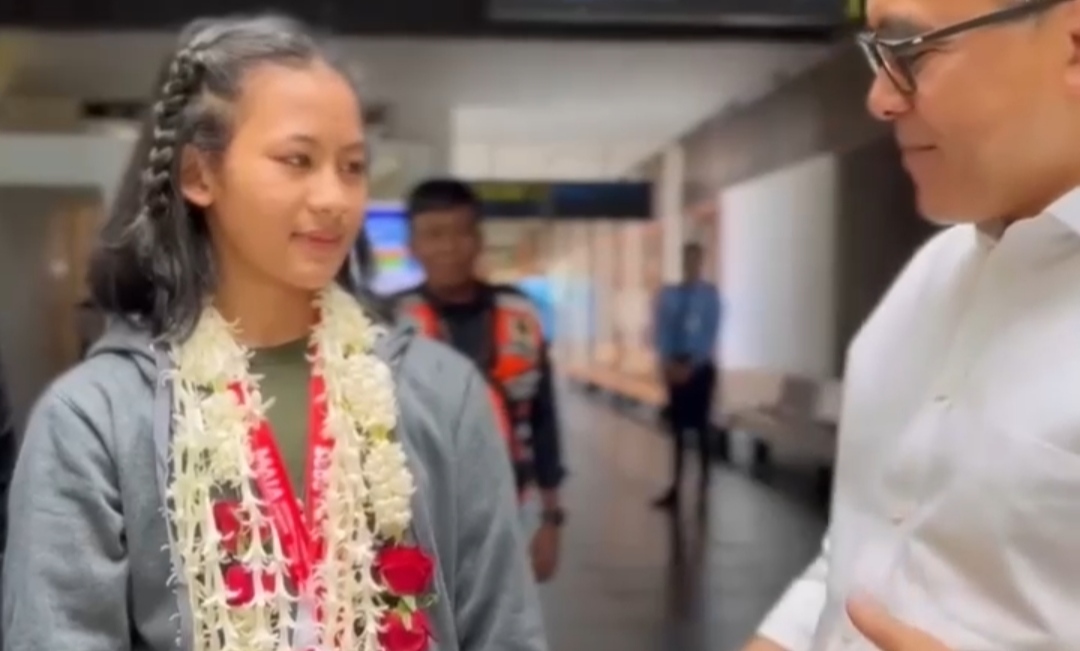 Aldhea disambut keluarga, perwakilan organisasi Karate Banyuwangi, guru, serta perwakilan Pemerintah Kabupaten (Pemkab) Banyuwangi.