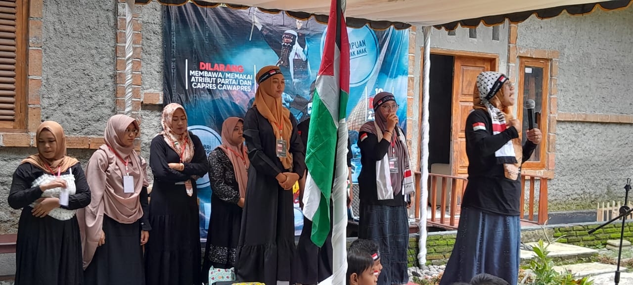 Ratusan Bunda Hebat Mumbulsari Jember Gelar Aksi Damai Bela Palestina