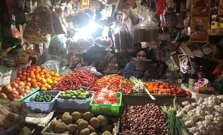 Harga jual tomat di Pasar Tradisional Kabupaten Banyuwangi tembus Rp25 ribu/kg, Kamis (4/1/2024).(blok-a.com/Kuryanto)