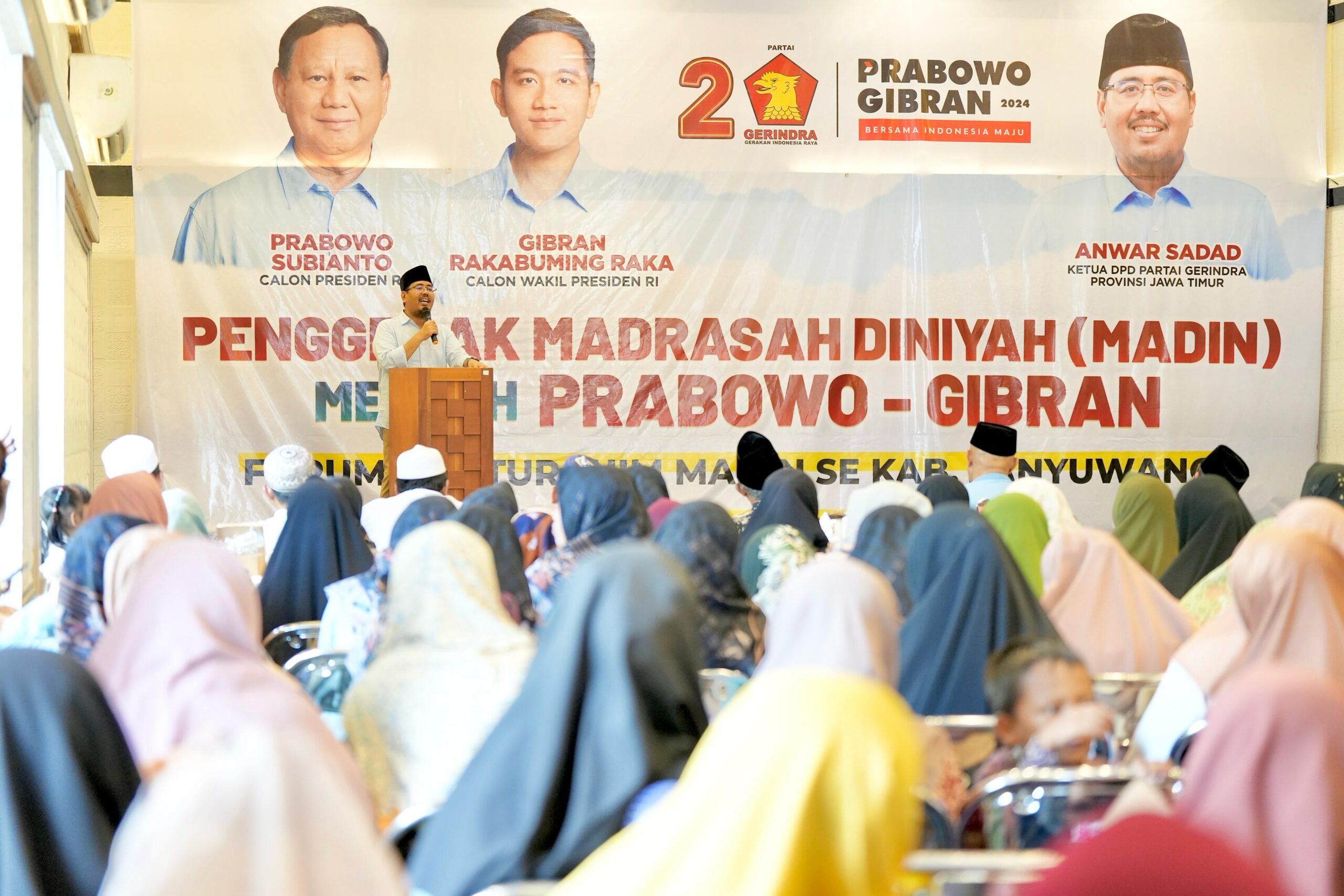 1000 guru dan kepala madrasah diniyah se Banyuwangi titip aspirasi untuk Prabowo Gibran melalui Pengasuh Ponpes Bustanul Falah, Dr Kholilurrahman.