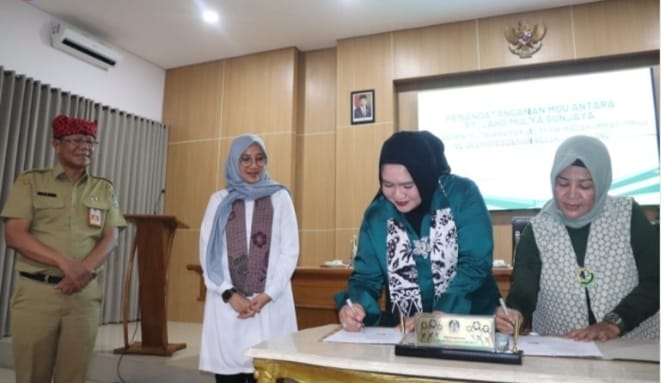 Penandatanganan MOU peresmian penerbangan Umroh melalui Bandara International Banyuwangi, Rabu (31/1/2024).(blok-a.com/Kuryanto)