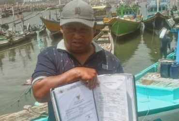 Sulitnya mengurus surat izin kelayakan kapal melaut dikeluhkan nelayan Muncar, Banyuwangi.(blok-a.com/Kuryanto)