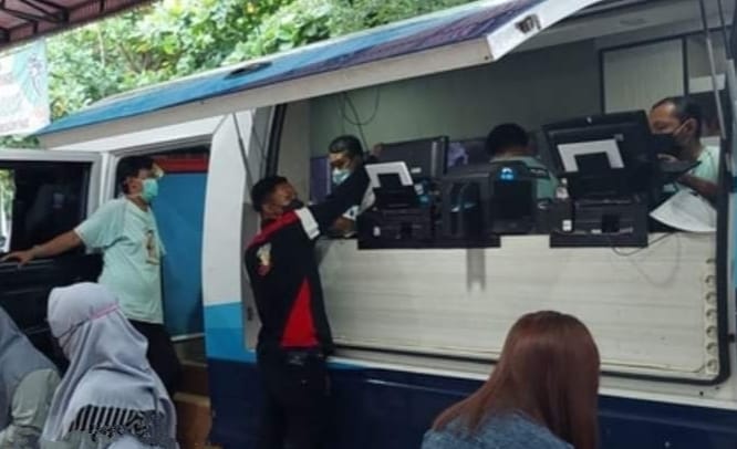 Dispendukcapil Banyuwangi tetap beroperasi meski Hari Libur Nasional, Kamis (8/2/2024).(blok-a.com/Kuryanto)