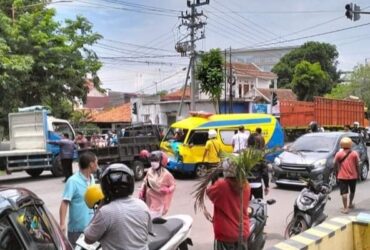 Simpang 4 Jalan Brawijaya, Kelurahan Mojopanggung, Kecamatan Giri, Banyuwangi lokasi lakalantas Ambulance RSI Fatimah Vs mobil Pikap, Senin (26/2/2024).(blok-a.com/Kuryanto)