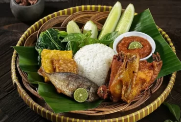 Ilustrasi Nasi Tempong (dok.instagram/@kuluban_nusantara)