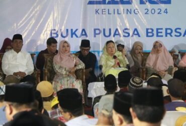 Buka bersama ratusan kaum dhuafa di halaman depan Kantor Bupati Probolinggo pada Kamis (28/3/2024) sore.