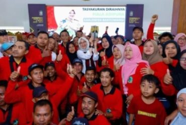 Bupati Banyuwangi, Ipuk Fiestiandani bersama pesapon gelar tasyakuran atas diraihnya Piala dan Plakat Adipura 2023, Rabu (6/3/2024). (blok-a.com/Kuryanto)