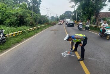 Jalan Raya Banyuwangi - Situbondo, Kecamatan Wongsorejo, Banyuwangi TKP Lakalantas beruntun antara motor kontra truk tanpa identitas dan Bus, Kamis (7/3/2024).(dok. Satlantas Polresta Banyuwangi untuk blok-a.com)