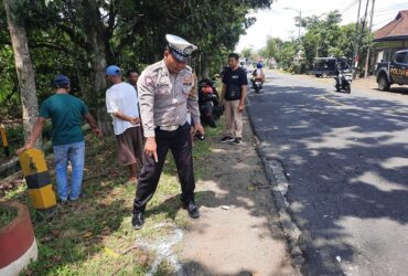 Jalan Raya Jember - Banyuwangi, lokasi laka antara 2 motor yang mengakibatkan satu pengendara meninggal dunia, Sabtu (30/3/2024).(blok-a.com/Kuryanto)