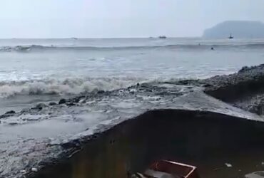 Tangkapan layar video gelombang pasang di wilayah pesisir Muncar, Banyuwangi.