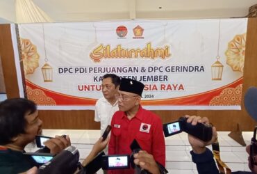 Ketua DPC PDIP Jember Arif Wibowo dan Ketua DPC Gerindra Jember, Ahmad Halim saat acara silaturahmi di Rumah Makan Lestari Jember.