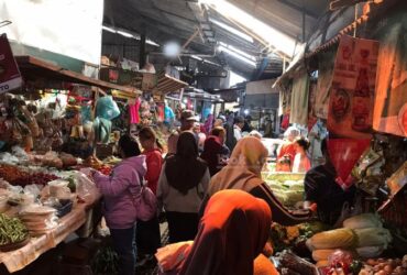 Menjelang lebaran, harga jual komoditas sayur di Banyuwangi naik, Senin (8/4/2024).(blok-a.com/Kuryanto)