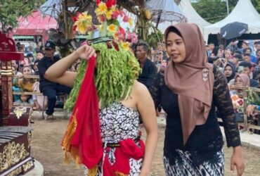 Ritual adat Seblang Olehsari di hari pertama, Senin (15/4/2024).(blok-a.com/Kuryanto)