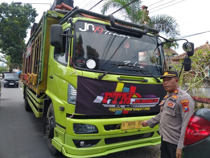 Jajaran Polsek Kalibaru melarang penyelenggaraan Battle Sound System atau Sound Horeg, hingga Joged Pargoy, sambut lebaran 2024, Jumat (5/4/2024).(dokumen dari Polsek Kalibaru untuk blok-a.com)