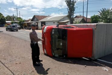 Lokasi kecelakaan truk kontra sepeda motor di Jalan Raya Banyuwangi-Genteng, Kecamatan Singojuruh, Sabtu (20/4/2024).(blok-a.com/Kuryanto)