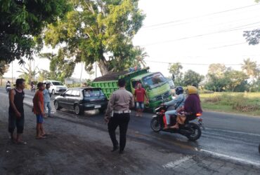 Tabrakan dan truk kontra motor di Jalan Raya Jember, Kecamatan Rogojampi, Minggu (12/5/2024) sore. (blok-a.com/Kuryanto)