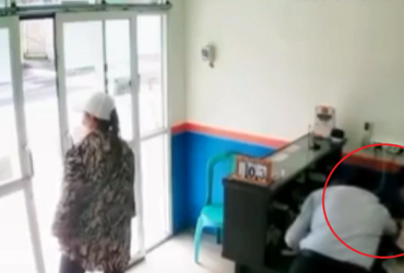 Tangkapan layar CCTV detik-detik aksi gendam di agen BRILink wilayah Kecamatan Tegalsari, Banyuwangi.