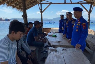 Anggota Satpolairud Polresta Banyuwangi Unit Muncar saat laksanakan giat pengamanan jelang bergulirnya event WWF ke 10 di Bali.(dok. istimewa)