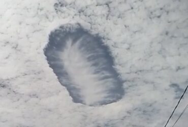Tangkapan layar fenomena awan bentuk ubur-ubur di langit Jember.