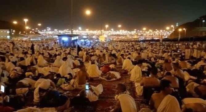 Tangkapan layar video jemaah haji Banyuwangi, saat menjalani mabit (bermalam) di Muzdalifah, ibadah haji 2024, Sabtu (15/6/2024).(blok-a.com)