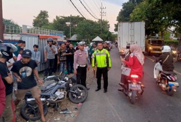 Kecelakaan beruntun antara truk gandeng kontra 6 unit motor di Jalan Raya Raden Wijaya Banyuwangi, Jumat (21/6/2024).(blok-a.com/Kuryanto)