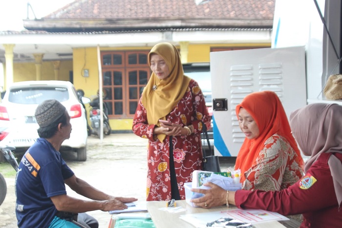 Kepala Dispendukcapil Jember menyosialisasikan pentingnya Adminduk valid. (Foto: Istimewa)