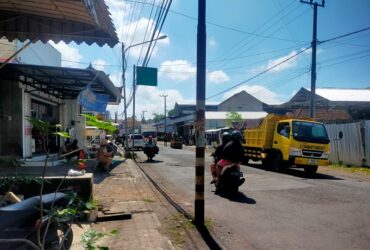Dinas PU CKPP Banyuwangi terus lakukan perbaikan jalur etape ITdBI, Rabu (17/7/2024).(blok-a.com/Kuryanto)