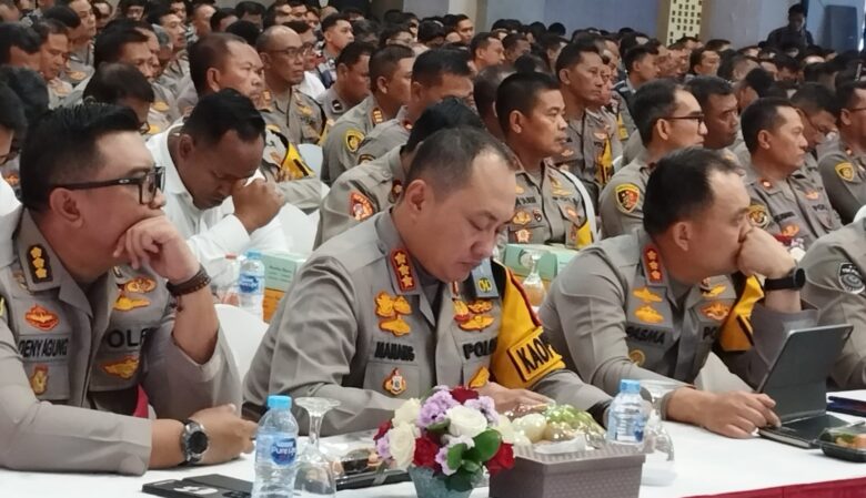 Caption : Kapolresta Banyuwangi Kombes Pol Nanang Haryono menggerakkan sendi-sendi satuan tugas masing-masing untuk memulai operasi NCS jelang Pilkada 2024, Sabtu (10/8/2024/(Dok dari Humas Polresta Banyuwangi untuk blok-a.com).
