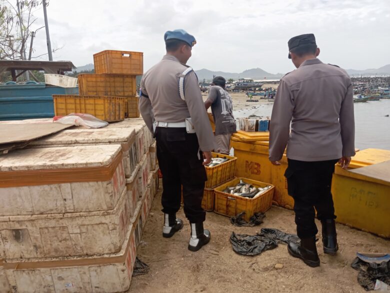 Jajaran Polsek Pesanggaran lakukan gelar patroli di Pelabuhan Rakyat, Jumat (30/8/2024).(blok-a.com/Kuryanto)