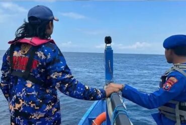 Jajaran Satpolairud saat melakukan pencarian empat ABK yang dilaporkan hilang. (Dok dari Satpolairud Polresta Banyuwangi)