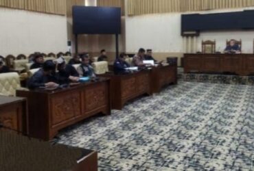 Rapat hearing komisi IV DPRD Banyuwangi, bersama beberapa tokoh masyarakat dan aktivis di Banyuwangi, Kamis (1/8/2024).(blok-a.com/Kuryanto)