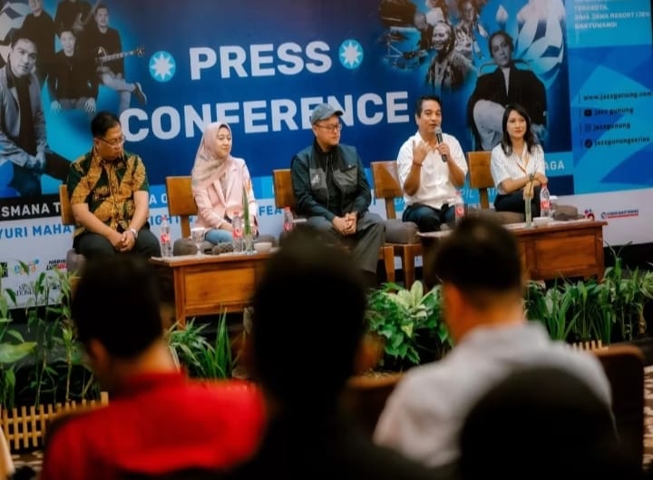Press Conferrence Jazz Gunung Ijen di Hotel Santika Banyuwangi, Jumat (17/8/2024).(blok-a.com/Kuryanto)