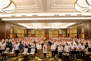 Bupati Banyuwangi, Ipuk Fiestiandani bersama PPPK Kesehatan Banyuwangi pasca gelar rakor, Kamis (8/8/2024).(blok-a.com)