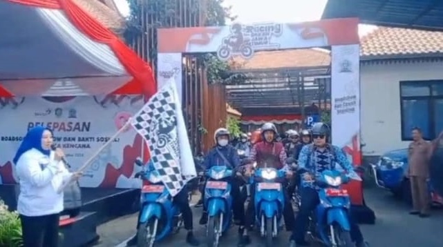 Pelepasan Roadsos Motor penyuluh KB yang akan melintasi 5 Provinsi di Pulau Jawa di halaman Dinsos PPKB Banyuwangi, Senin (19/8/2024).(blok-a.com/Kuryanto)