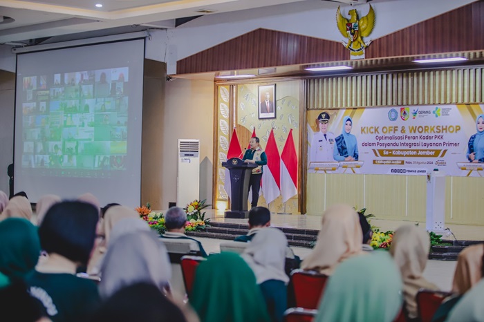 Bupati Jember memberikan sambutan dalam acara Workshop Optimalisasi Peran Kader PKK, Rabu (28/8/2024). (Foto: Istimewa)