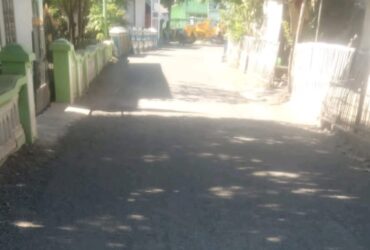 Proyek pengaspalan jalan di Dusun Bukkolan, Desa Paowan, Kecamatan Panarukan, Kabupaten Situbondo.