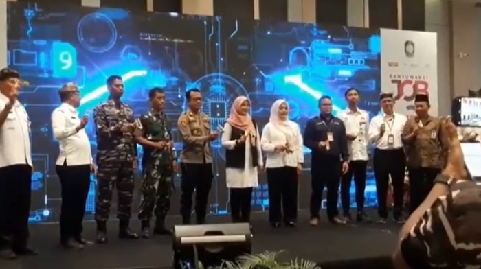 Bupati Ipuk saat luncurkan aplikasi inovatif Goker Wangi dalam acara Banyuwangi Job Fair 2024, di Ballroom Havana, Kecamatan Gambiran, Rabu (4/9/2024).(blok-a.com/Kuryanto)
