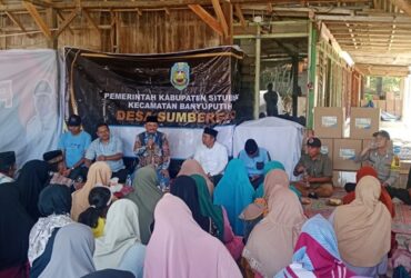 Penyaluran bantuan air bersih di Kecamatan Banyuputih, Situbondo.