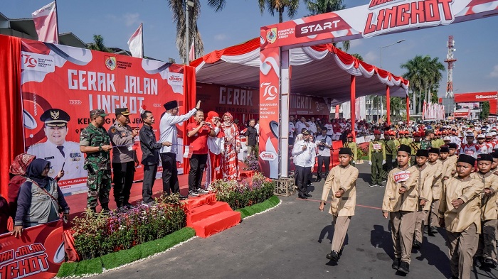 Para pelajar mulai bergerak dari titik pemberangkatan menuju finish. (Foto: Diskominfo Jember for blok-a.com)