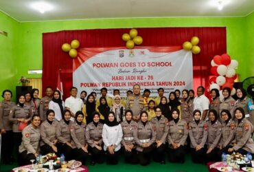Polresta Banyuwangi gelar Polwan Goes To School dan tasyakuran di SLB Negeri Banyuwangi, Senin (2/9/2024)(blok-a.com/Kuryanto)
