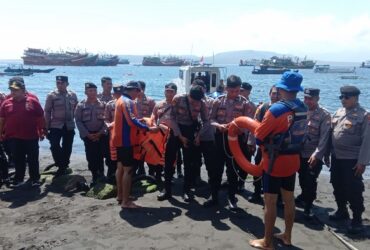 Puluhan personel Satpolairud Banyuwangi Polda Jatim, saat menggelar pelatihan "Fungsi Teknis, Rabu (11/9/2024).(blok-a.com/Kuryanto)
