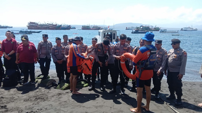 Puluhan personel Satpolairud Banyuwangi Polda Jatim, saat menggelar pelatihan "Fungsi Teknis, Rabu (11/9/2024).(blok-a.com/Kuryanto)