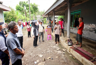Bupati Ipuk Fiestiandani saat berada di SDN 3 Sumberagung, Kecamatan Pesanggaran, Minggu (23/11/2025). (Istimewa)