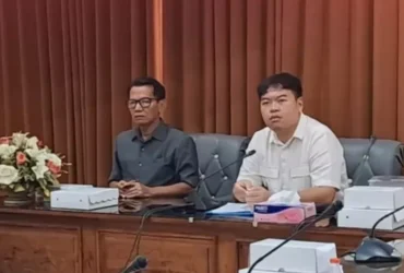 Ketua Komisi III DPRD Banyuwangi, Febri Prima Sanjaya (baju putih). (Istimewa)