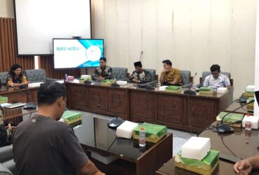 Komisi I DPRD Banyuwangi saat menggelar rapat kerja persiapan pemekaran desa dan rencana Pilkades berbasis digital bersama instansi terkait, Jumat (5/12/2025). (blok-a.com/Istimewa)