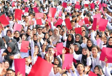 Ribuan tenaga honorer di Banyuwngi mendapat SK PPPK paruh Waktu, Minggu (28/12/2025).