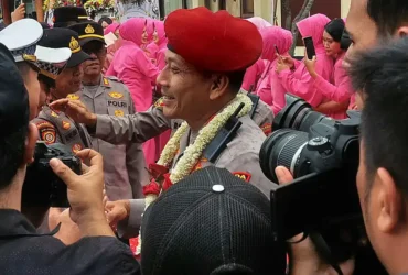 Polresta Banyuwangi saat menggelar tradisi Farewell, Parade penghormatan pelepasan Kombes Pol Dr. Rama Samtama Putra, SIK.MSi.MH, Sabtu (10/1/2026)(blok-a.com)